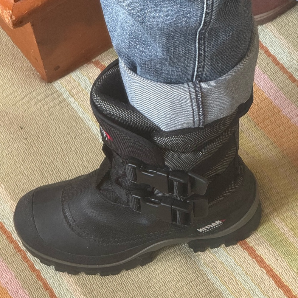 Baffin 7 (Snug) Technology Extreme Weather Buckle Snow Insert BlackGrey NWOT